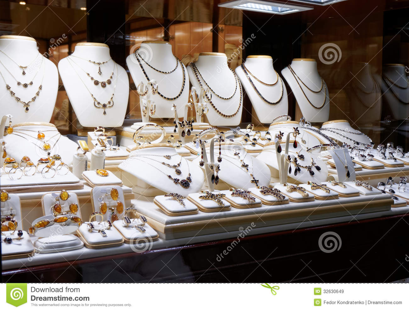 Garnet Jewelry Shop Royalty Free Stock Images   Image  32630649