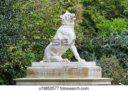 England London Victoria Park  A Replica Statue Of One Of The Dogs Of