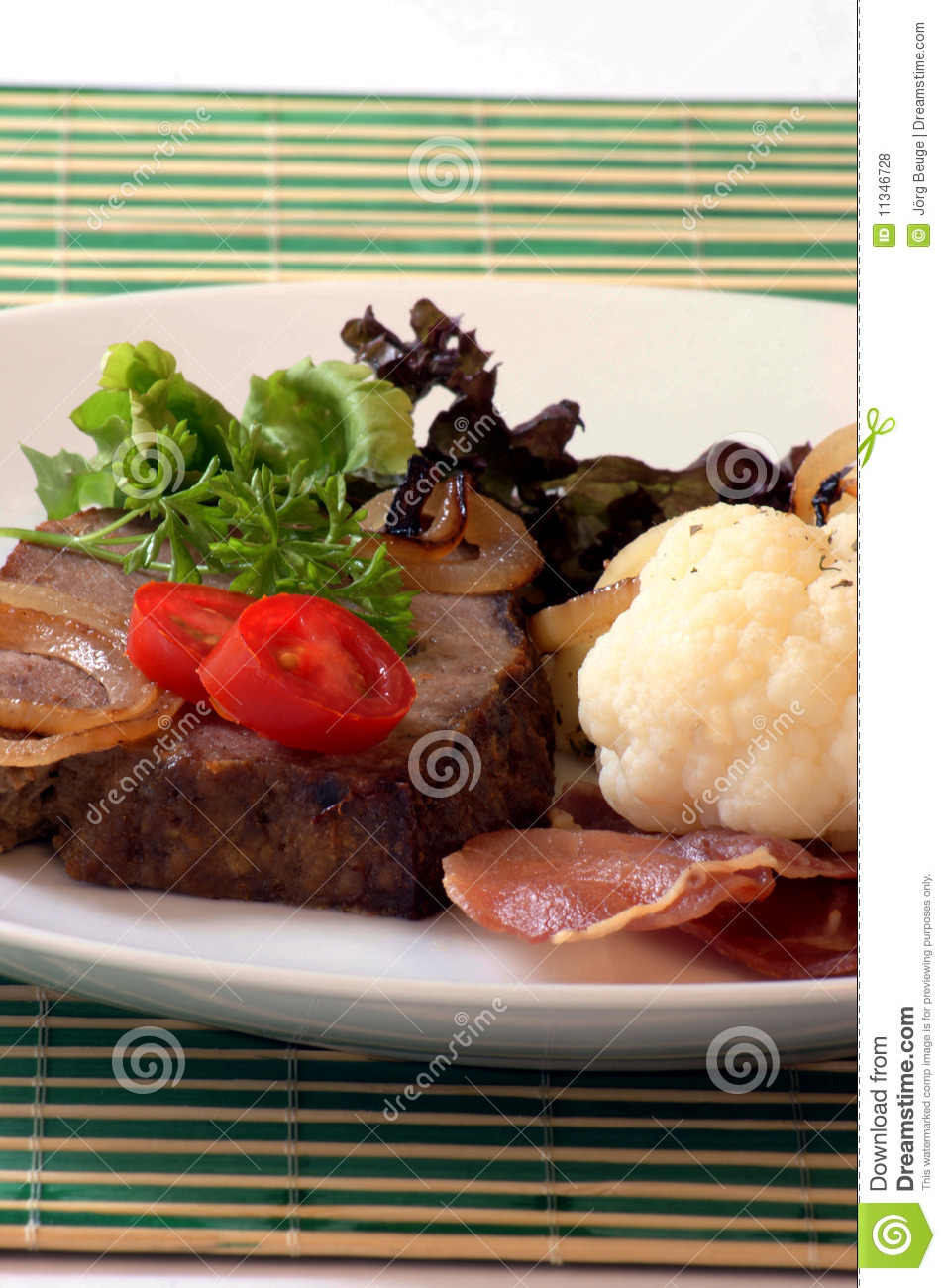 Sliced Meat Loaf With Vegetable On A Plate Royalty Free Stock Photos