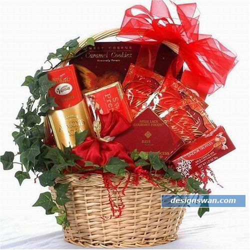20 Beautiful Gift Baskets For Christmas   Design Swan